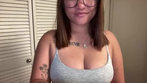 Snapshot of oohhellothere chatting on 9, 11, 2025 Miss Girly online show from 9, 11, 2025