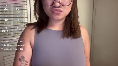 Snapshot of oohhellothere chatting on 11, 11, 2025 Miss Girly online show from 11, 11, 2025