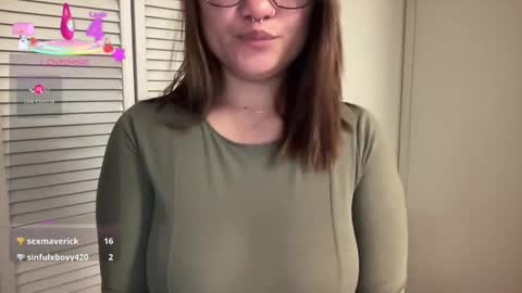 Snapshot of oohhellothere chatting on 13, 11, 2025 Miss Girly online show from 13, 11, 2025