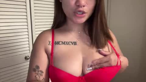 Snapshot of oohhellothere chatting on 18, 11, 2025 Miss Girly online show from 18, 11, 2025