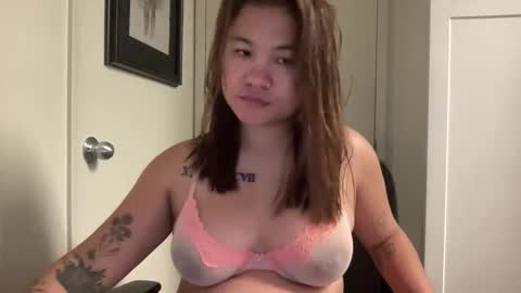 Snapshot of oohhellothere chatting on 19, 12, 2025 Miss Girly online show from 19, 12, 2025