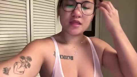 Snapshot of oohhellothere chatting on 22, 12, 2025 Miss Girly online show from 22, 12, 2025