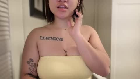 Snapshot of oohhellothere chatting on 5, 3, 2026 Miss Girly online show from 5, 3, 2026