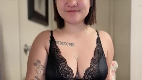 Snapshot of oohhellothere chatting on 16, 3, 2026 Miss Girly online show from 16, 3, 2026