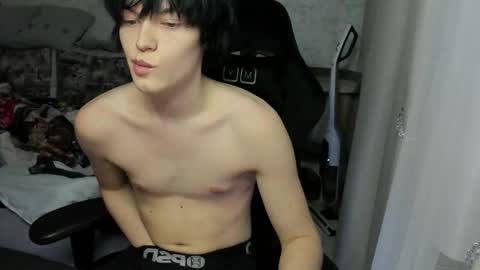 Snapshot of opiunarium chatting on 23, 12, 2025 Bella and John online show from 23, 12, 2025