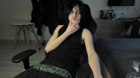 Bella and John online show from 23, 4, 2026