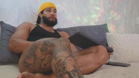 Snapshot of osher_cox chatting on 22, 12, 2025 osher_cox online show from 22, 12, 2025