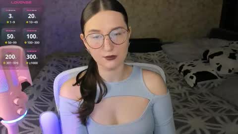 Snapshot of oskar_fucker chatting on 18, 11, 2025 Leliana online show from 18, 11, 2025