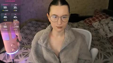 Snapshot of oskar_fucker chatting on 18, 12, 2025 Leliana online show from 18, 12, 2025