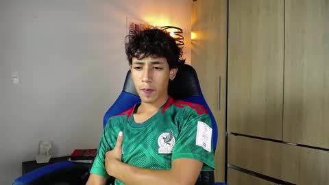 Snapshot of ostin_18hot chatting on 19, 12, 2024 ostin 18hot online show from 19, 12, 2024