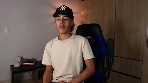 Snapshot of ostin_18hot chatting on 11, 1, 2025 ostin 18hot online show from 11, 1, 2025