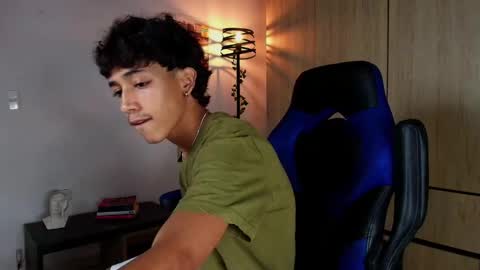 Snapshot of ostin_18hot chatting on 9, 2, 2025 ostin 18hot online show from 9, 2, 2025