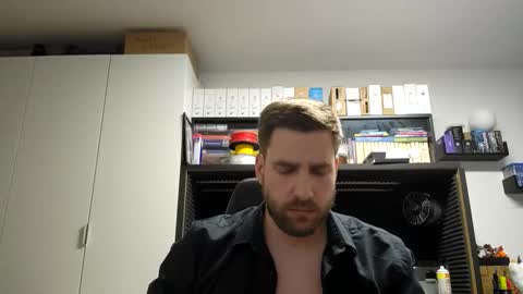 Snapshot of otschi92 chatting on 21, 10, 2025 oWhato online show from 21, 10, 2025