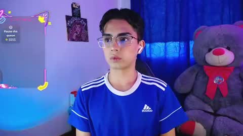 Owen  Independent model  online show from 28, 7, 2026