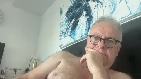 Snapshot of ozhairybearxxxx chatting on 5, 1, 2025 ozhairybearxxxx online show from 5, 1, 2025