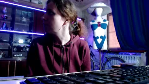Ella online show from 23, 4, 2026