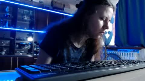 Ella online show from 29, 4, 2026