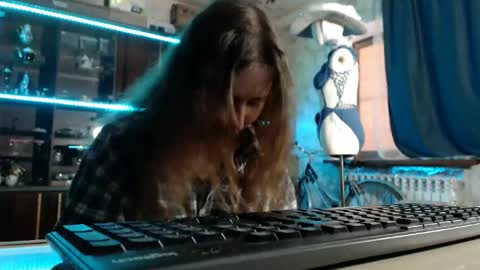 Ella online show from 30, 4, 2026