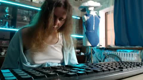 Ella online show from 4, 5, 2026