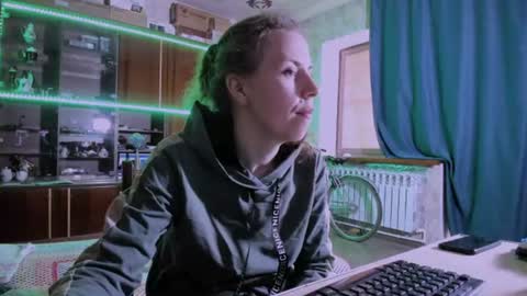 Ella online show from 30, 6, 2026