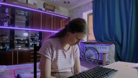 Ella online show from 13, 7, 2026