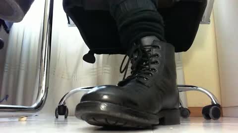 Snapshot of pablomenesssl chatting on 1, 2, 2025 Pablo Meness online show from 1, 2, 2025