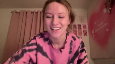 paisleysnowxo online show from 7, 3, 2025