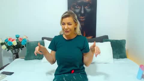 Snapshot of pamela_issy chatting on 5, 1, 2025 PAMEL ISSY online show from 5, 1, 2025