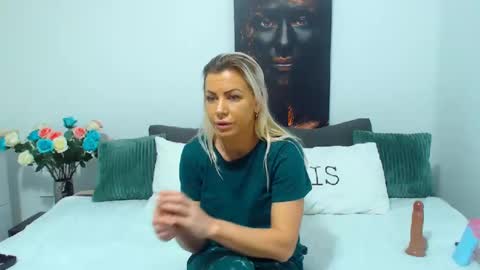 Snapshot of pamela_issy chatting on 5, 1, 2025 PAMEL ISSY online show from 5, 1, 2025