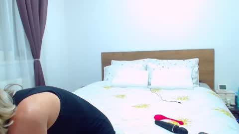 Snapshot of pamela_issy chatting on 23, 3, 2026 PAMEL ISSY online show from 23, 3, 2026