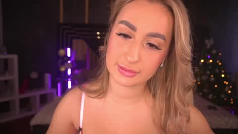 Snapshot of paolamola chatting on 29, 12, 2024 Lia online show from 29, 12, 2024