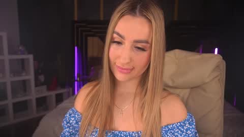 Snapshot of paolamola chatting on 1, 2, 2025 Lia online show from 1, 2, 2025