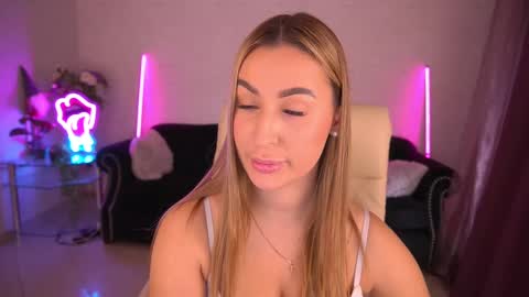 Snapshot of paolamola chatting on 21, 2, 2025 Lia online show from 21, 2, 2025