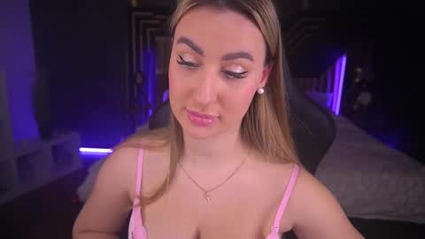 Snapshot of paolamola chatting on 11, 3, 2025 Lia online show from 11, 3, 2025