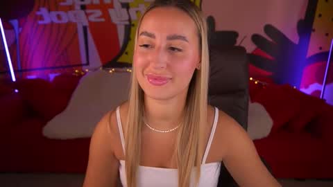 Snapshot of paolamola chatting on 15, 9, 2025 Lia online show from 15, 9, 2025