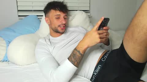 Snapshot of papijakey chatting on 8, 10, 2025  -- New Videos Down Below online show from 8, 10, 2025