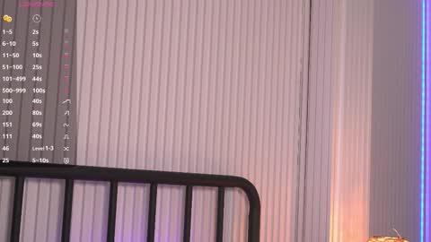 Snapshot of paris_0 chatting on 19, 12, 2025 Paris online show from 19, 12, 2025