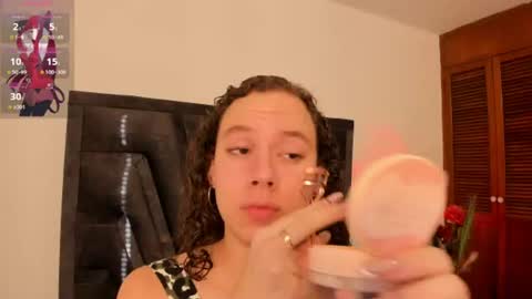 Snapshot of paris_mendez chatting on 8, 7, 2026 PARIS LOVE online show from 8, 7, 2026