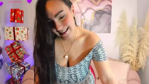 Snapshot of parisangel_ chatting on 16, 12, 2025 Paris online show from 16, 12, 2025