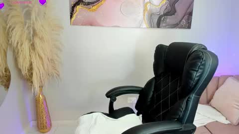 Snapshot of parisangel_ chatting on 10, 1, 2026 Paris online show from 10, 1, 2026