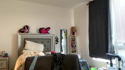 parisbaby2000 online show from 23, 1, 2025