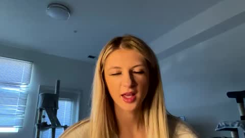 parisbaby2000 online show from 3, 3, 2025