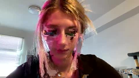 parisbaby2000 online show from 10, 3, 2025