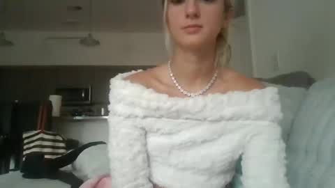 parisbaby2000 online show from 17, 9, 2025