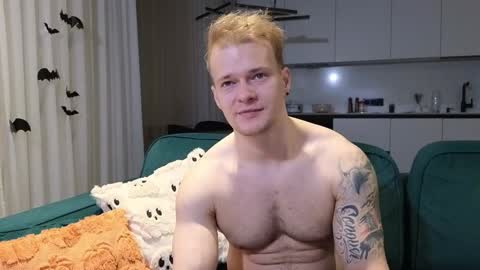 Snapshot of pashka_x chatting on 27, 10, 2025 Pashka online show from 27, 10, 2025