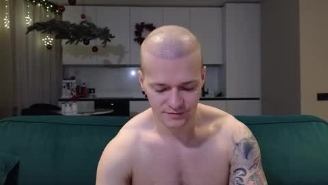 Snapshot of pashka_x chatting on 15, 12, 2025 Pashka online show from 15, 12, 2025