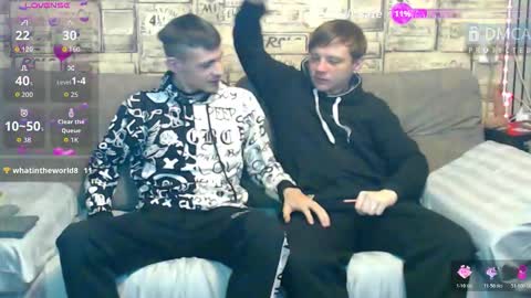 Max tall dark-haired guy with tattoos and Phil blond-haired online show from 17, 3, 2026