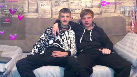 Max tall dark-haired guy with tattoos and Phil blond-haired online show from 18, 3, 2026