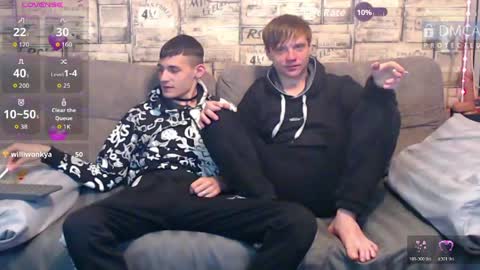 Max tall dark-haired guy with tattoos and Phil blond-haired online show from 21, 3, 2026