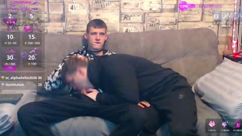 Max tall dark-haired guy with tattoos and Phil blond-haired online show from 23, 3, 2026